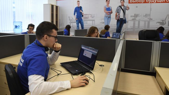 Наблюдатели в ситуационном центре для мониторинга проведения ЕГЭ в Москве Наблюдатели в ситуационном центре для мониторинга проведения ЕГЭ в Москве