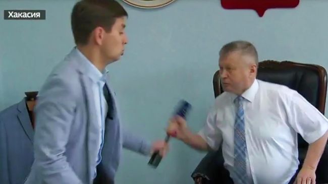 Нападение главы Ширинского района Хакасии Сергея Зайцева на журналиста телеканала Россия 24 Нападение главы Ширинского района Хакасии Сергея Зайцева на журналиста телеканала Россия 24