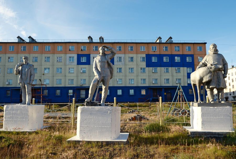Скульптура в городе Певек Скульптура в городе Певек