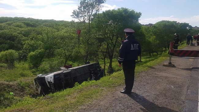 Пассажирский автобус перевернулся в Приморье Пассажирский автобус перевернулся в Приморье