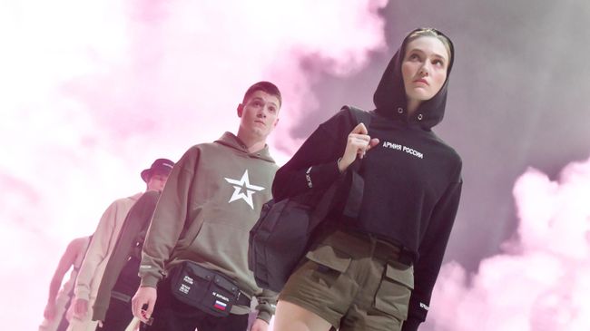 Модели демонстрируют одежду из новой коллекции компании Black Star Wear совместно с сетью магазинов Армия России Модели демонстрируют одежду из новой коллекции компании Black Star Wear совместно с сетью магазинов Армия России