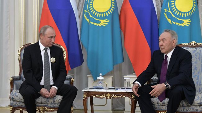 Президент РФ Владимир Путин и глава Совета безопасности Казахстана и председатель правящей партии Нур Отан Нурсултан Назарбаев во время встречи. 28 мая 2019 Президент РФ Владимир Путин и глава Совета безопасности Казахстана и председатель правящей партии Нур Отан Нурсултан Назарбаев во время встречи. 28 мая 2019