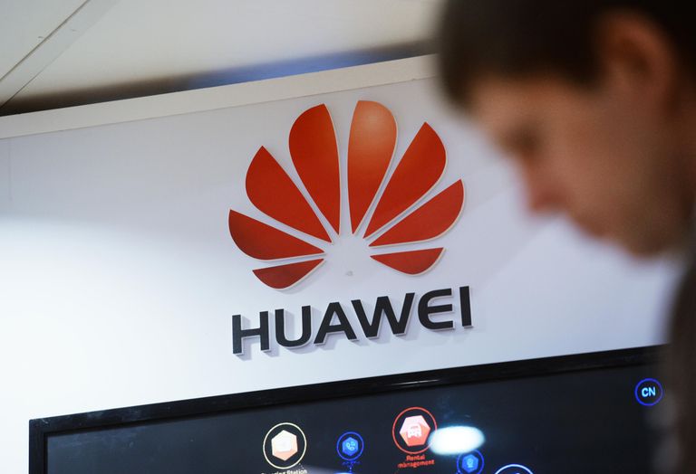 Павильон компании Huawei на международной выставке информационных и коммуникационных технологий в Москве Павильон компании Huawei на международной выставке информационных и коммуникационных технологий в Москве