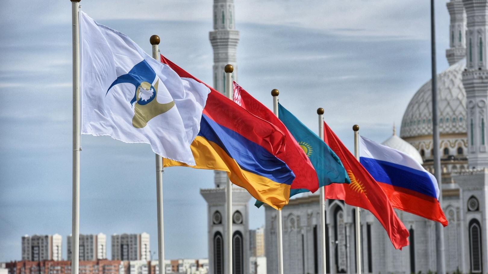 Флаги России, Киргизии, Казахстана, Белоруссии, Армении, а также с символикой Евразийского экономического союза (ЕАЭС) Флаги России, Киргизии, Казахстана, Белоруссии, Армении, а также с символикой Евразийского экономического союза (ЕАЭС) - РИА Новости, 1920, 23.07.2022