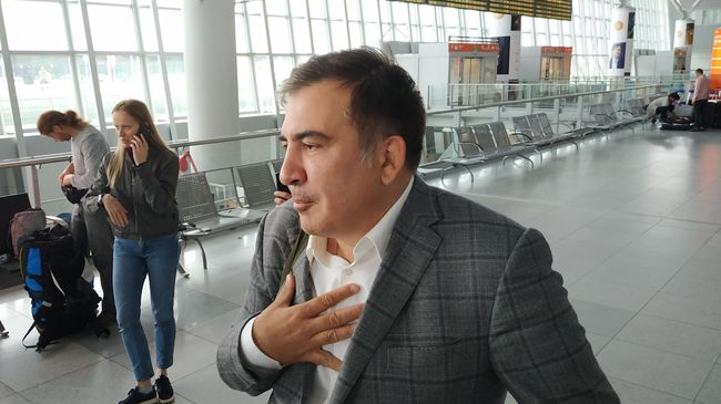 Михаил Саакашвили в аэропорту Варшавы Михаил Саакашвили в аэропорту Варшавы