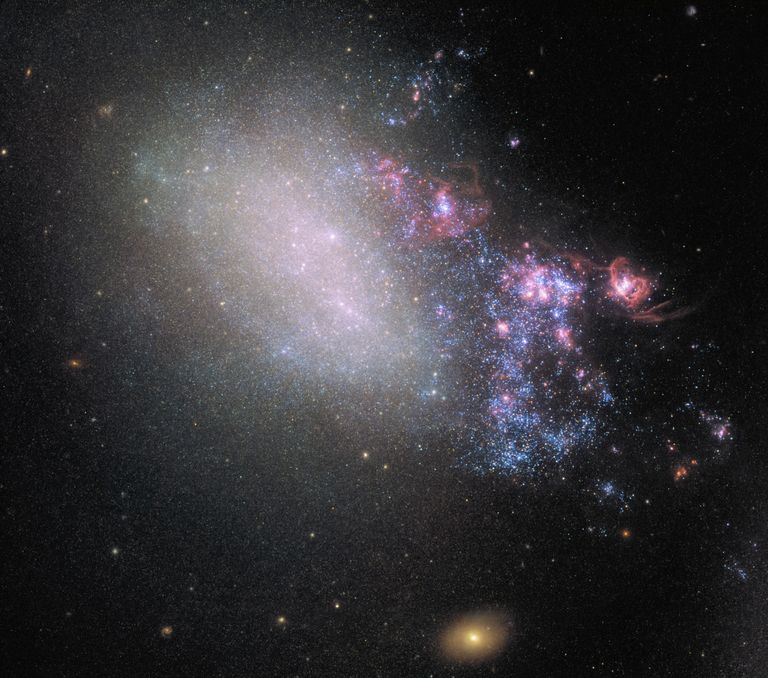 Галактика NGC 4485 в созвездии Гончие Псы Галактика NGC 4485 в созвездии Гончие Псы