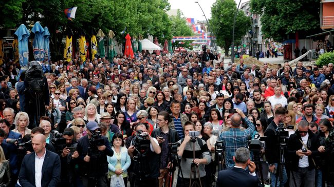 Косовские сербы проводят в городе Косовска-Митровица акцию протеста против действий Приштины в Косово. 29 мая 2019 Косовские сербы проводят в городе Косовска-Митровица акцию протеста против действий Приштины в Косово. 29 мая 2019