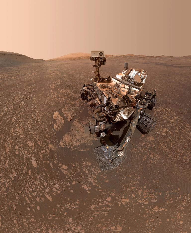 Марсоход Curiosity сделал сэлфи на фоне залежей глины Марсоход Curiosity сделал сэлфи на фоне залежей глины
