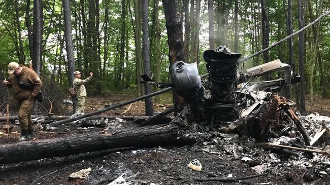 На месте крушения вертолета Ми-8 ВС Украины в Ровенской области 