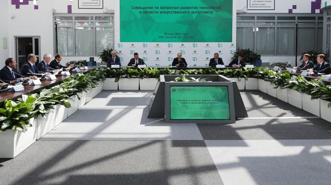 Президент РФ Владимир Путин проводит совещание по развитию технологий в области искусственного интеллекта в школе программирования Школа 21. 30 мая 2019 Президент РФ Владимир Путин проводит совещание по развитию технологий в области искусственного интеллекта в школе программирования Школа 21. 30 мая 2019