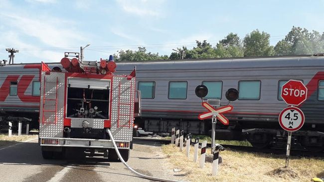 Столкновение пассажирского поезда с грузовой автоцистерной с дизельным топливом в Адыгее. 1 июня 2019 Столкновение пассажирского поезда с грузовой автоцистерной с дизельным топливом в Адыгее. 1 июня 2019