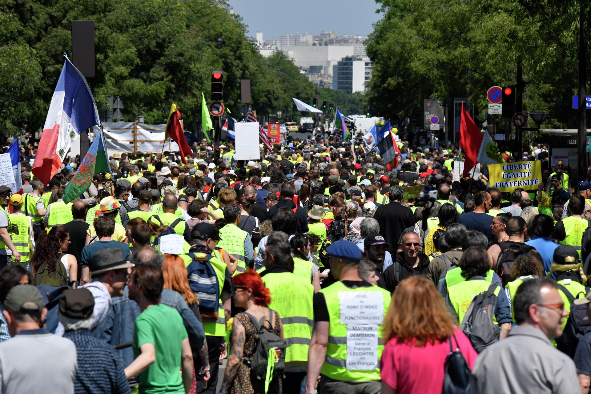Участники акции протеста жёлтых жилетов в Париже. 1 июня 2019 Участники акции протеста жёлтых жилетов в Париже. 1 июня 2019 - РИА Новости, 1920, 25.03.2024