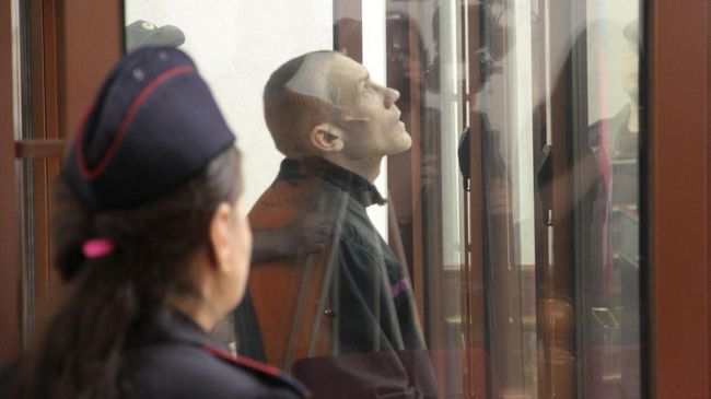 Дмитрий Баласов, обвиняемый в серии изнасилований, нападений и одном убийстве, на заседании суда в Екатеринбурге Дмитрий Баласов, обвиняемый в серии изнасилований, нападений и одном убийстве, на заседании суда в Екатеринбурге