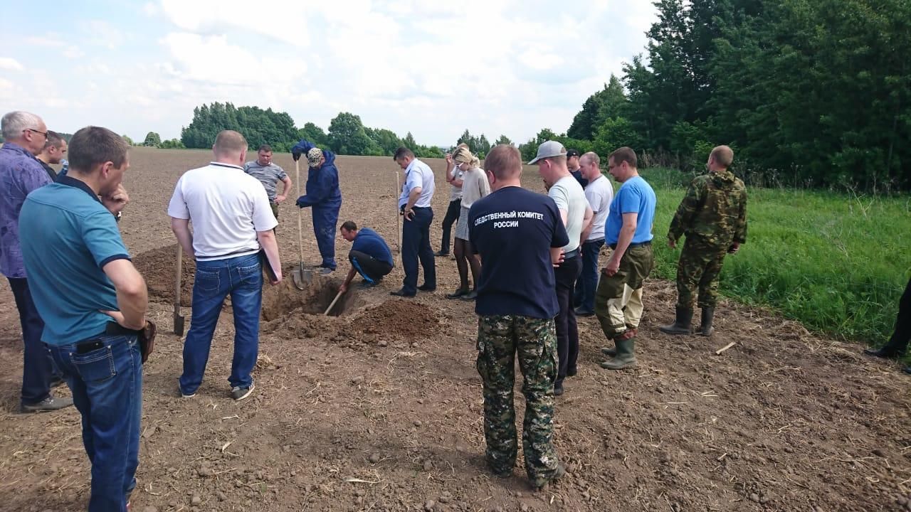 Следственные действия на месте захоронения мужчины в районе села Теньгушево Следственные действия на месте захоронения мужчины в районе села Теньгушево - РИА Новости, 1920, 13.09.2019