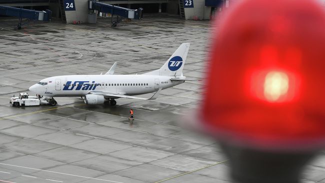 Самолет авиакомпании ЮТэйр Самолет авиакомпании ЮТэйр