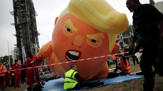 Воздушный шар в виде Трампа в Лондоне во время визита президента США в Великобританию. 4 июня 2019 Воздушный шар в виде Трампа в Лондоне во время визита президента США в Великобританию. 4 июня 2019