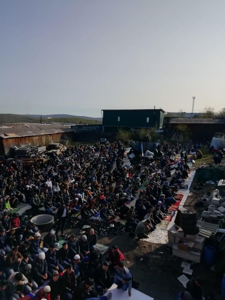 Намаз по случаю Ураза-байрама в Мурманске. 4 июня 2019 года