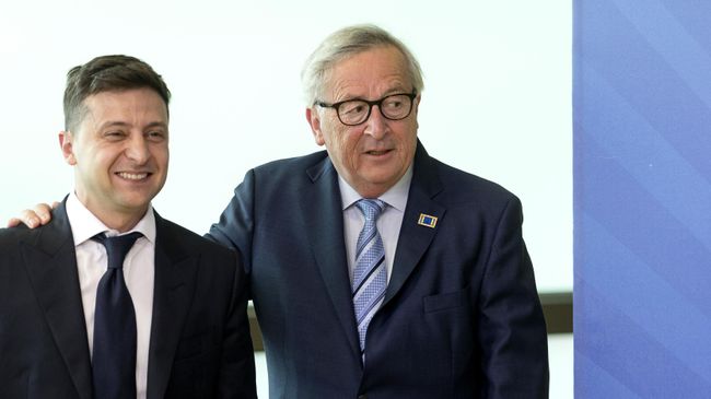 Президент Украины Владимир Зеленский и председатель Европейской комиссии Жан-Клод Юнкер во время встречи в Брюсселе. 4 июня 2019 Президент Украины Владимир Зеленский и председатель Европейской комиссии Жан-Клод Юнкер во время встречи в Брюсселе. 4 июня 2019