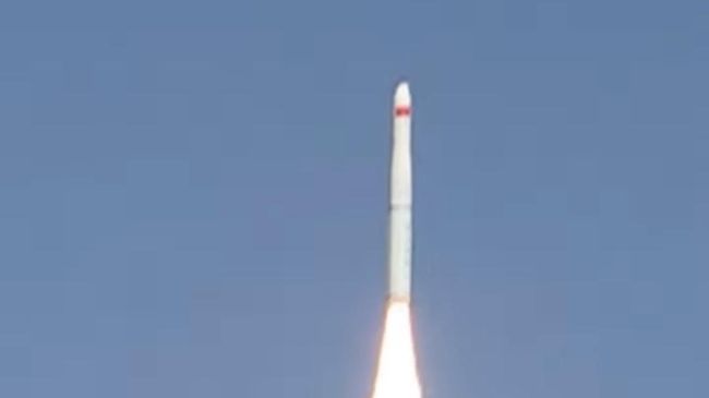 Запуск китайской ракеты-носителя Чанчжэн Запуск китайской ракеты-носителя Чанчжэн