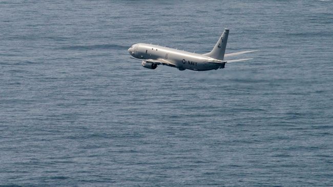 Американский самолет-разведчик кружит над Черным морем