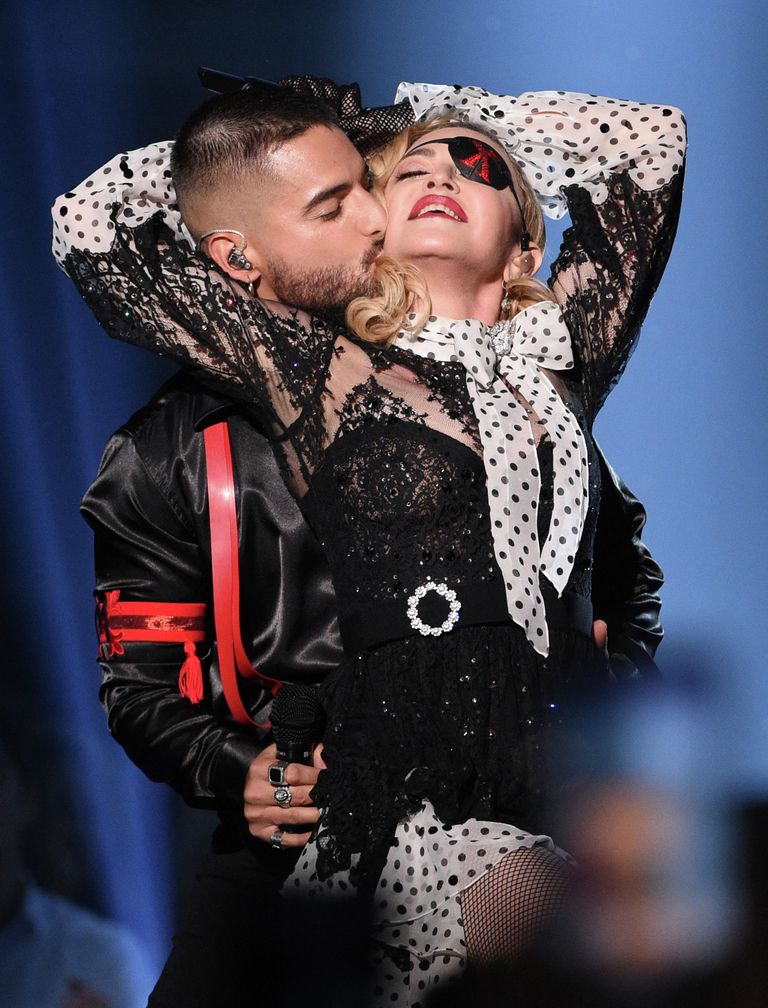 Певица Мадонна выступает на Billboard Music Awards Певица Мадонна выступает на Billboard Music Awards