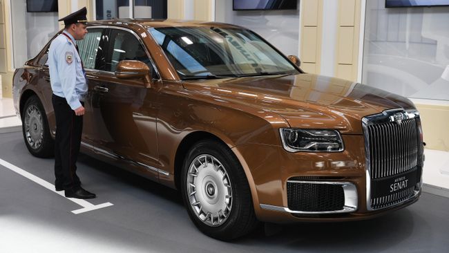 Автомобиль Aurus Senat у конгрессно-выставочного центра Экспофорум накануне открытия Петербургского международного экономического форума 2019 Автомобиль Aurus Senat у конгрессно-выставочного центра Экспофорум накануне открытия Петербургского международного экономического форума 2019