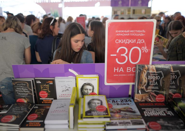 На книжном фестивале Красная площадь в Москве На книжном фестивале Красная площадь в Москве