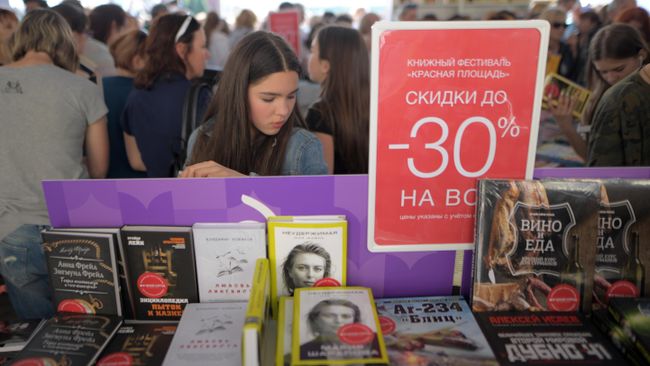 На книжном фестивале Красная площадь в Москве
