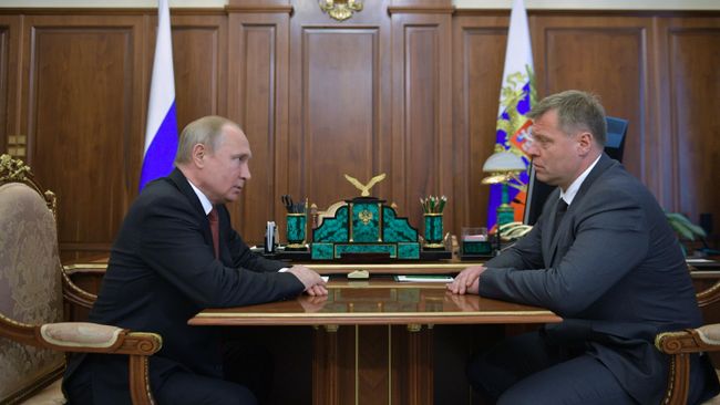 Президент РФ Владимир Путин во время встречи с врио губернатора Астраханской области Игорем Бабушкиным. 5 июня 2019