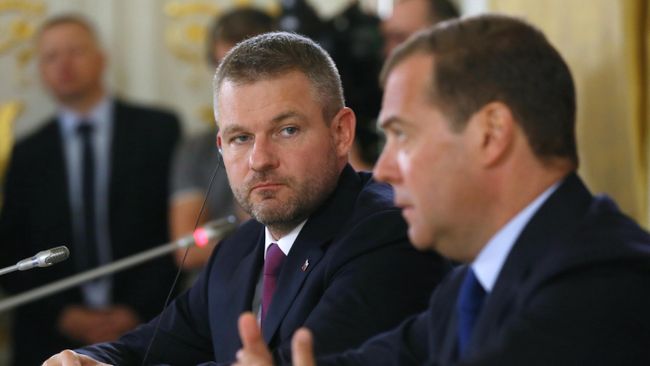 Председатель правительства РФ Дмитрий Медведев и премьер-министр Словакии Петер Пеллегрини во время совместной пресс-конференции. 5 июня 2019 Председатель правительства РФ Дмитрий Медведев и премьер-министр Словакии Петер Пеллегрини во время совместной пресс-конференции. 5 июня 2019