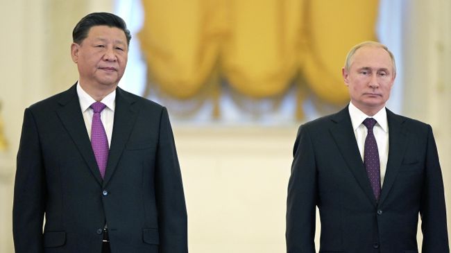Президент РФ Владимир Путин и председатель Китайской Народной Республики Си Цзиньпин на церемония официальной встречи. 5 июня 2019 Президент РФ Владимир Путин и председатель Китайской Народной Республики Си Цзиньпин на церемония официальной встречи. 5 июня 2019