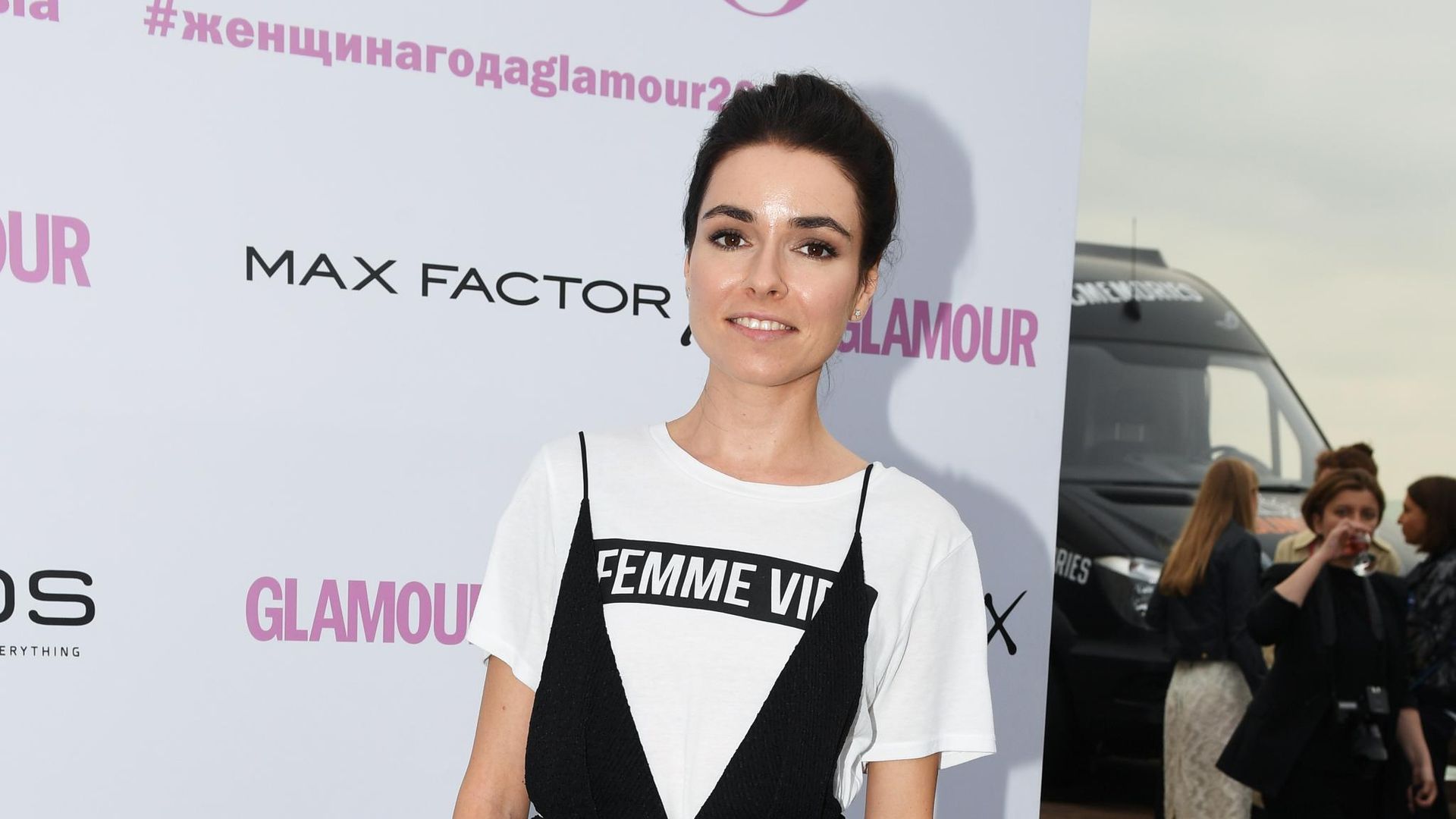 Телеведущая Ирена Понарошку на коктейле “Glamour. Начало” по случаю запуска голосования за звание Женщина года 2017 Телеведущая Ирена Понарошку на коктейле “Glamour. Начало” по случаю запуска голосования за звание Женщина года 2017 - РИА Новости, 1920, 10.08.2020