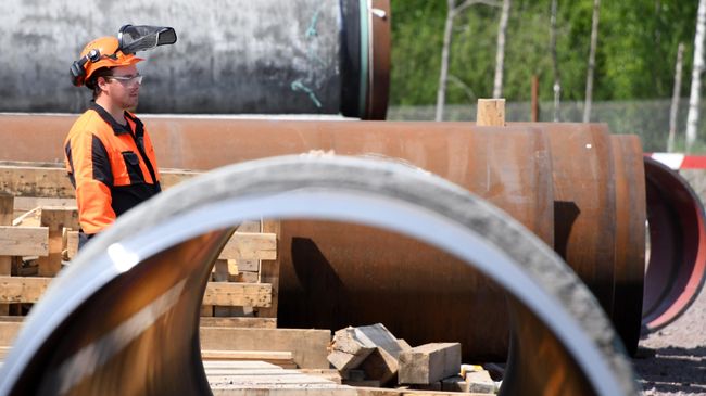 Рабочий на участке строительства газопровода Северный поток-2 в Ленинградской области Рабочий на участке строительства газопровода Северный поток-2 в Ленинградской области