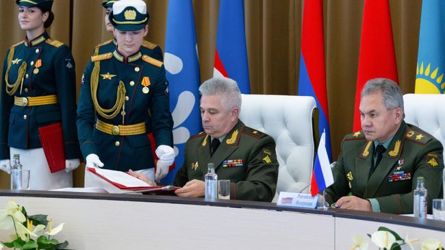 Министр обороны РФ Сергей Шойгу на заседании Совета министров обороны стран СНГ в технополисе ЭРА в Краснодарском крае. 5 июня 2019 Министр обороны РФ Сергей Шойгу на заседании Совета министров обороны стран СНГ в технополисе ЭРА в Краснодарском крае. 5 июня 2019