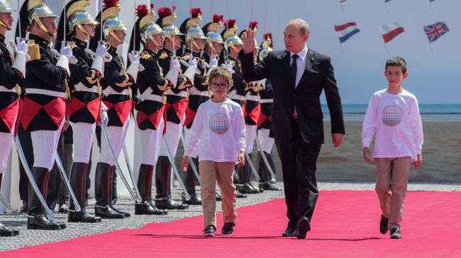 Президент России Владимир Путин во время торжественной церемонии празднования 70-летия высадки союзников в Нормандии Президент России Владимир Путин во время торжественной церемонии празднования 70-летия высадки союзников в Нормандии