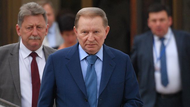 Представитель Украины Леонид Кучма после окончания заседания трехсторонней контактной группы по урегулированию ситуации на Донбассе в Минске Представитель Украины Леонид Кучма после окончания заседания трехсторонней контактной группы по урегулированию ситуации на Донбассе в Минске