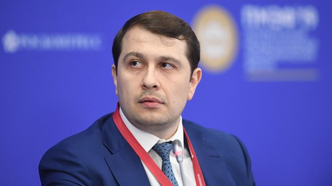Заместитель министра экономического развития РФ Илья Торосов во время сессии Реализация социальных гарантий: партнерство государства и общества в рамках ПМЭФ-2019 Заместитель министра экономического развития РФ Илья Торосов во время сессии Реализация социальных гарантий: партнерство государства и общества в рамках ПМЭФ-2019