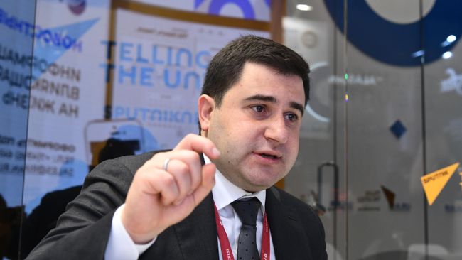 Никита Стасишин во время интервью на стенде МИА Россия сегодня на Петербургском международном экономическом форуме-2019