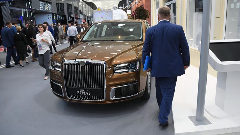 Российский автомобиль представительского класса Аurus Senat на площадке проведения Петербургского международного экономического форума 2019 Российский автомобиль представительского класса Аurus Senat на площадке проведения Петербургского международного экономического форума 2019