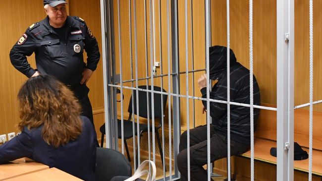 Подозреваемый в убийстве бизнесмена Шабтая фон Калмановича во время избрания меры пресечения в Пресненском суде Москвы. 6 июня 2019 Подозреваемый в убийстве бизнесмена Шабтая фон Калмановича во время избрания меры пресечения в Пресненском суде Москвы. 6 июня 2019