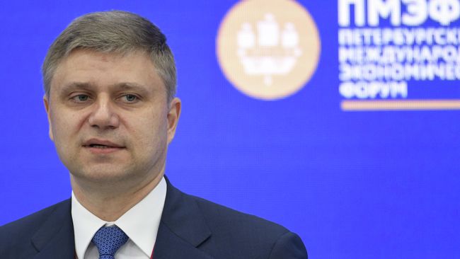 Генеральный директор – председатель правления ОАО Российские железные дороги Олег Белозеров во время бизнес-диалога Россия-Китай в рамках ПМЭФ-2019 Генеральный директор – председатель правления ОАО Российские железные дороги Олег Белозеров во время бизнес-диалога Россия-Китай в рамках ПМЭФ-2019