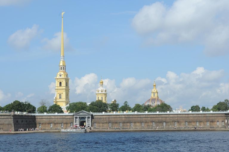 Петропавловская крепость на Неве в Санкт-Петербурге Петропавловская крепость на Неве в Санкт-Петербурге
