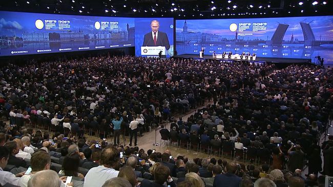 Путин призвал оградить товары первой необходимости от торговых войн и санкций Путин призвал оградить товары первой необходимости от торговых войн и санкций