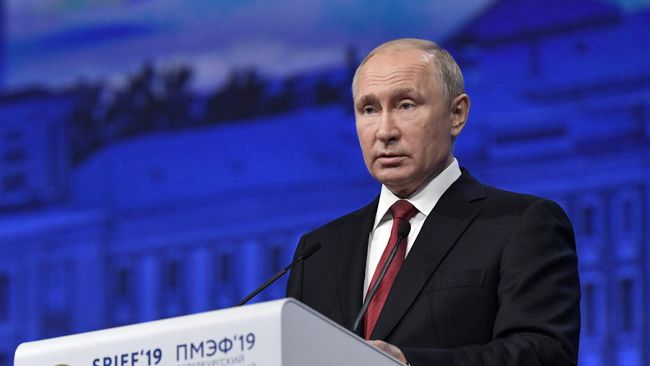Президент РФ Владимир Путин выступает на пленарном заседании Петербургского международного экономического форума 2019 Президент РФ Владимир Путин выступает на пленарном заседании Петербургского международного экономического форума 2019