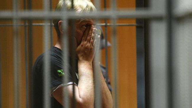 Журналист интернет-издания Медуза Иван Голунов, обвиняемый в незаконном обороте наркотиков, на заседании Никулинского суда города Москвы. 9 июня 2019 Журналист интернет-издания Медуза Иван Голунов, обвиняемый в незаконном обороте наркотиков, на заседании Никулинского суда города Москвы. 9 июня 2019
