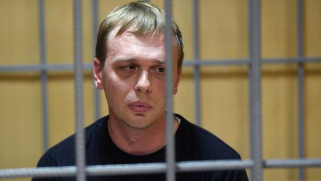 Журналист интернет-издания Медуза Иван Голунов, обвиняемый в незаконном обороте наркотиков, на заседании Никулинского суда города Москвы. 8 июня 2019 Журналист интернет-издания Медуза Иван Голунов, обвиняемый в незаконном обороте наркотиков, на заседании Никулинского суда города Москвы. 8 июня 2019
