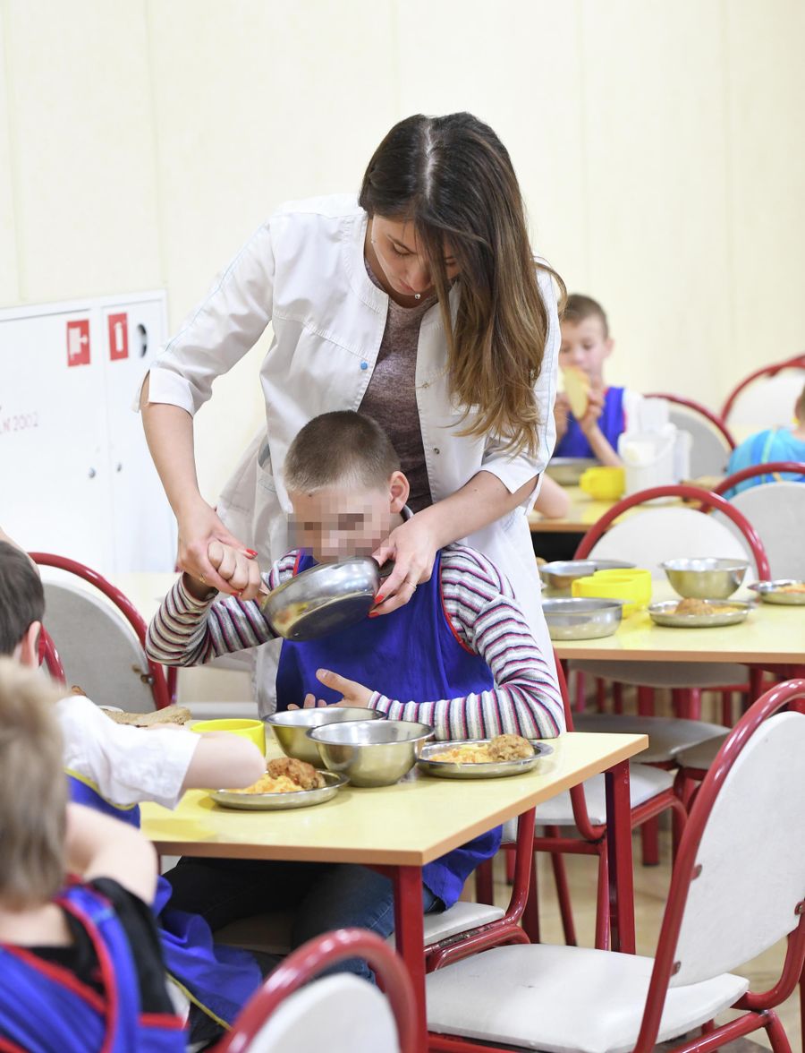 В столовой В столовой