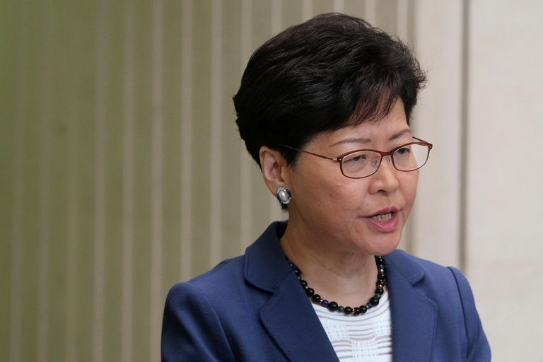 Глава исполнительной власти Гонконга Керри Лам на пресс-конференции. 10 июня 2019 Глава исполнительной власти Гонконга Керри Лам на пресс-конференции. 10 июня 2019
