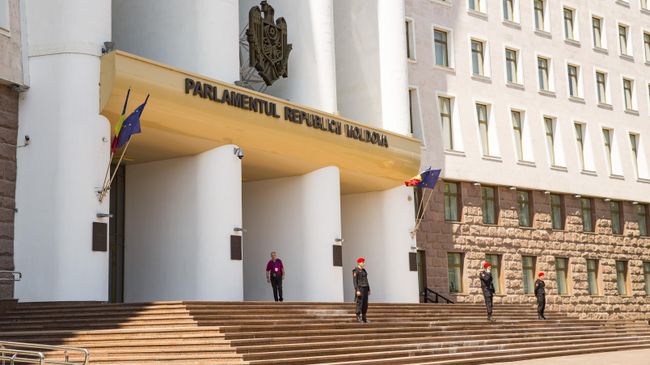 Здание парламента Молдавии в Кишиневе Здание парламента Молдавии в Кишиневе