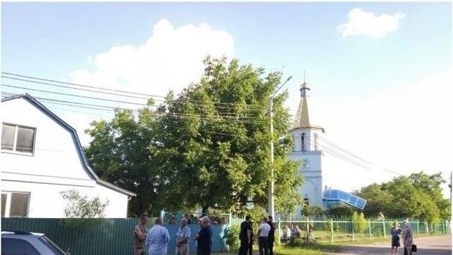 Представители ПЦУ захватили церковный дом Свято-Успенского прихода канонической Украинской православной церкви в селе Погребы Броварского района Киевской области. 11 июня 2019 Представители ПЦУ захватили церковный дом Свято-Успенского прихода канонической Украинской православной церкви в селе Погребы Броварского района Киевской области. 11 июня 2019